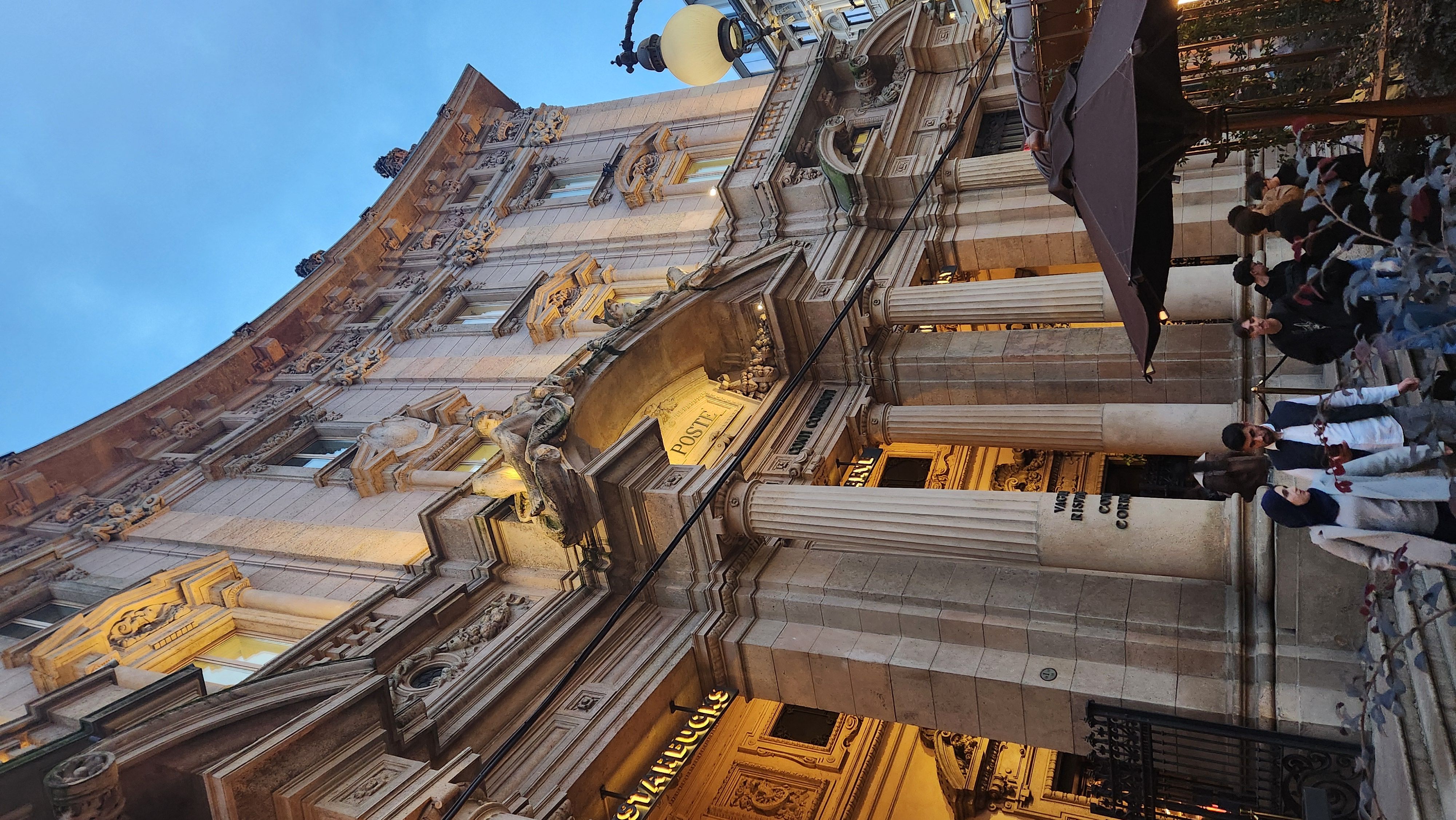 스타벅스 정문2